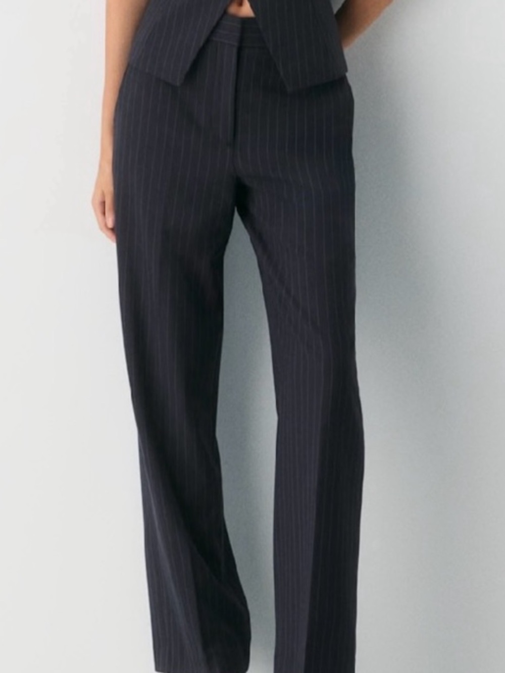 SOLD ARITZIA Wilfred Limitless Pant Stripped Navy